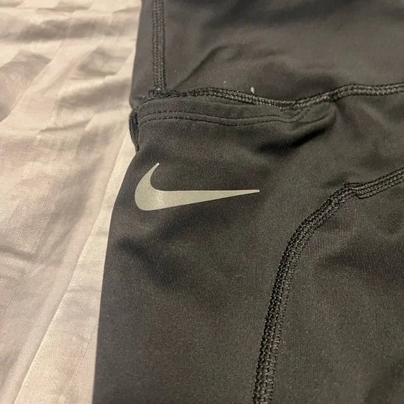 Women’s Set of 2 Nike Runner Leggings - Picture 2 of 7